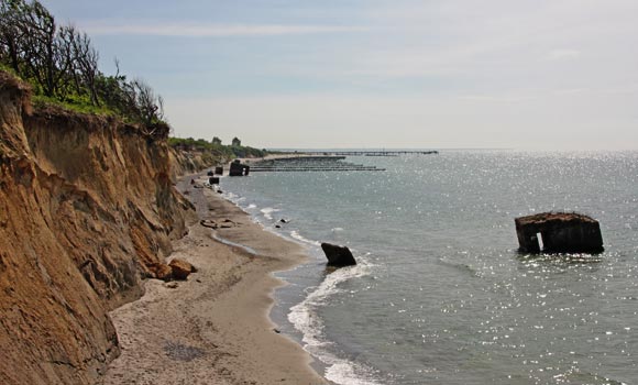 Steilküste, Seebrücke und Bunker vor Wustrow